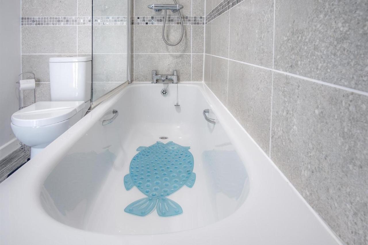 St Julians View - 1 Bedroom Apartment - Tenby Exterior foto